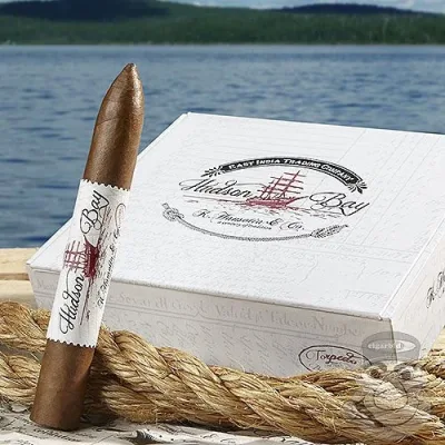Gurkha Hudson Bay Robusto (5.0"x50) Pack of 5